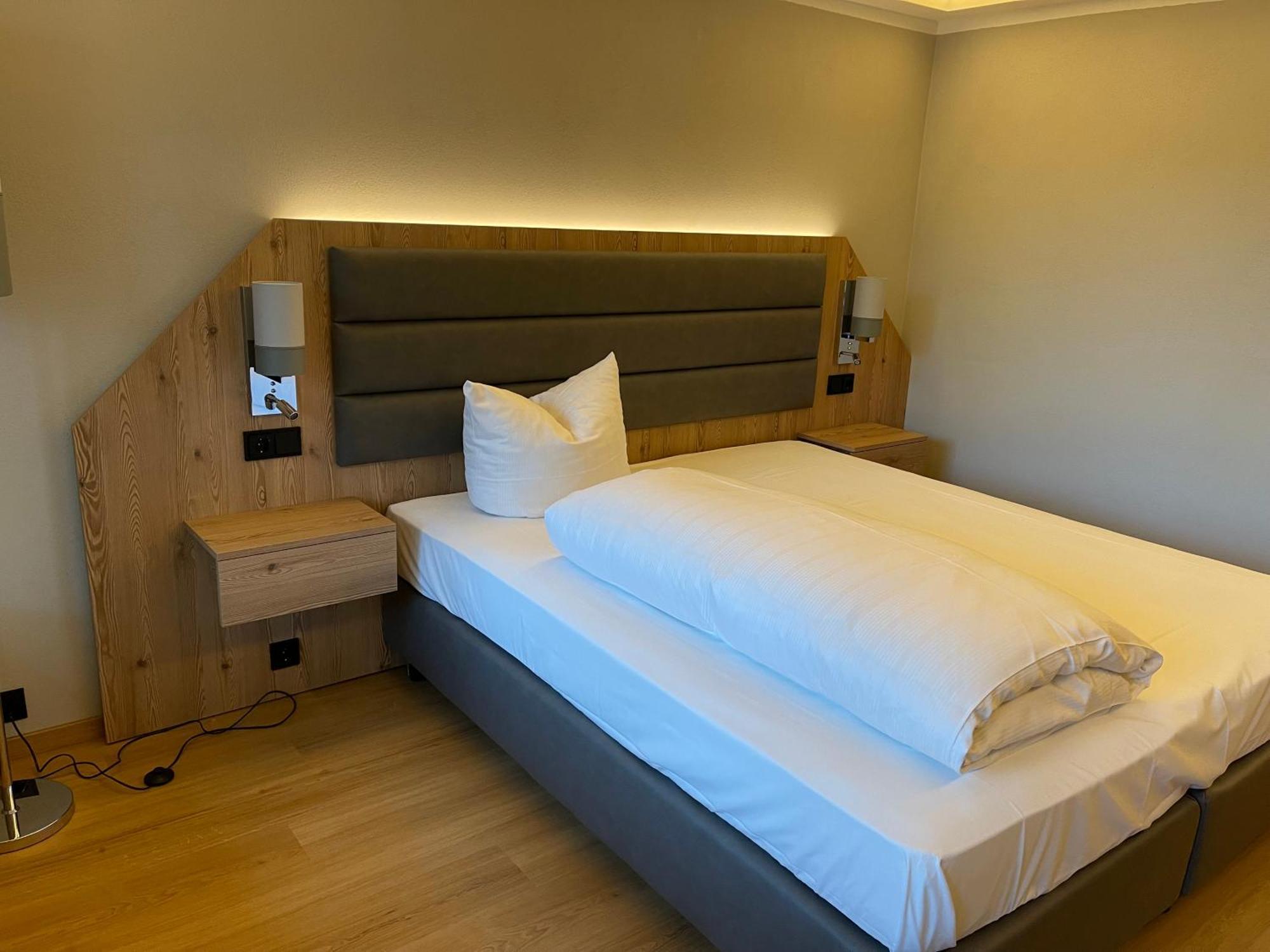 Hotel Schloss Berg แบร์ก อัม ชตาร์นแบร์เกอร์เซ ภายนอก รูปภาพ