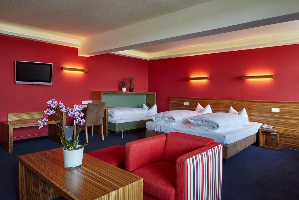 Hotel Schloss Berg แบร์ก อัม ชตาร์นแบร์เกอร์เซ ภายนอก รูปภาพ