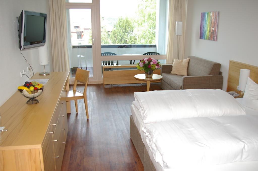 Hotel Schloss Berg แบร์ก อัม ชตาร์นแบร์เกอร์เซ ภายนอก รูปภาพ